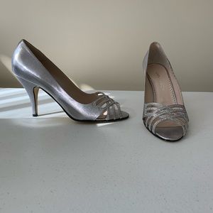 Silver peep toe evening pumps